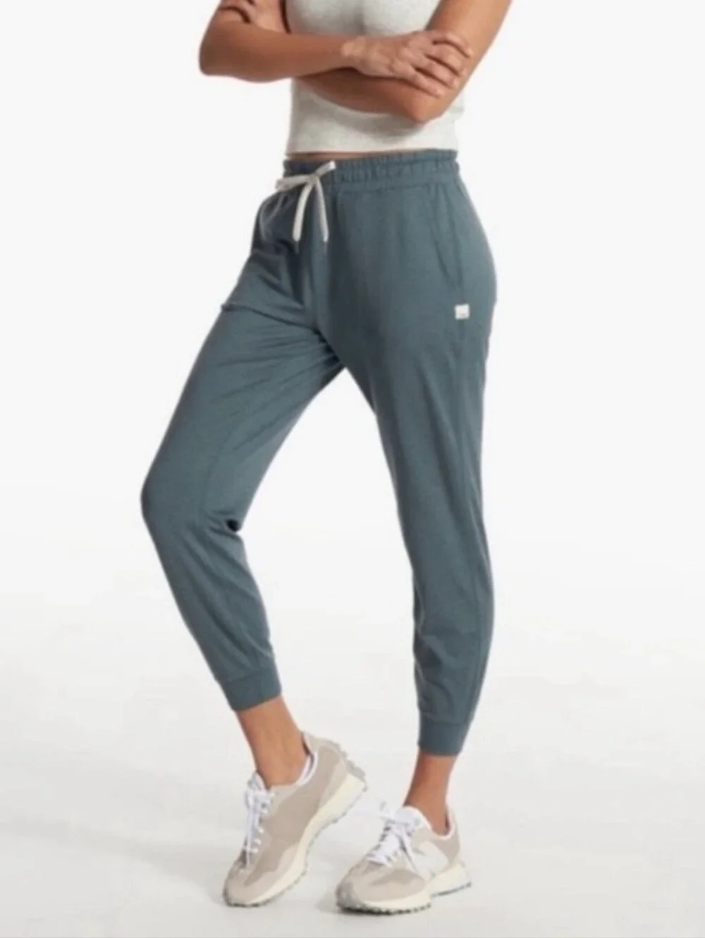 Vuori Performance Jogger in Sage Green Heather Women's Size Medium - Picture 1 of 8
